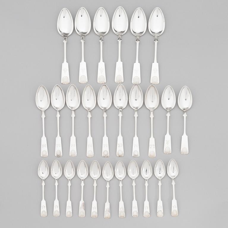 A 52-piece set of silver cutlery with seashell decoration, Finnish hallmarks 1922-1949.