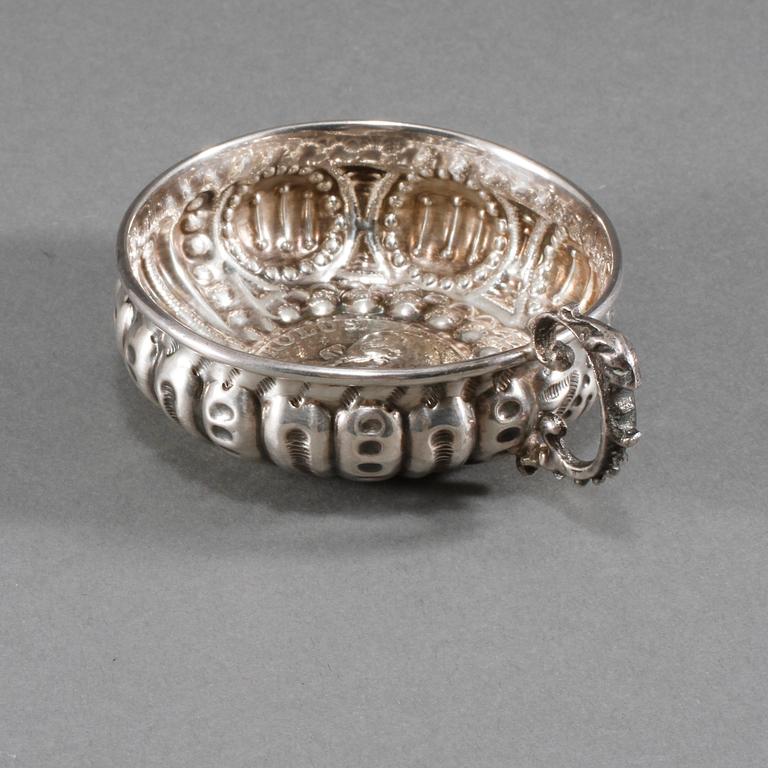 SUPSKÅL, silver, troligen Spanien, 1900-tal, vikt 63 g.