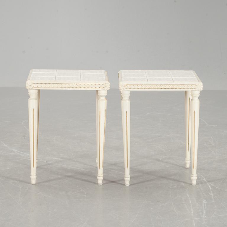 SIDOBORD, ett par gustaviansk stil, 1900-talets andra hälft.