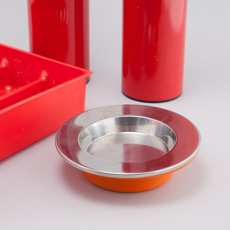 Three ash trays and one cutlery holder, ia designed by Joe Colombo and Gino Columbini for Kartell, 1960/70s.