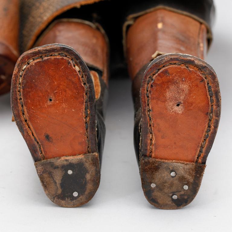 DOCKA, läder, 1800-tal.