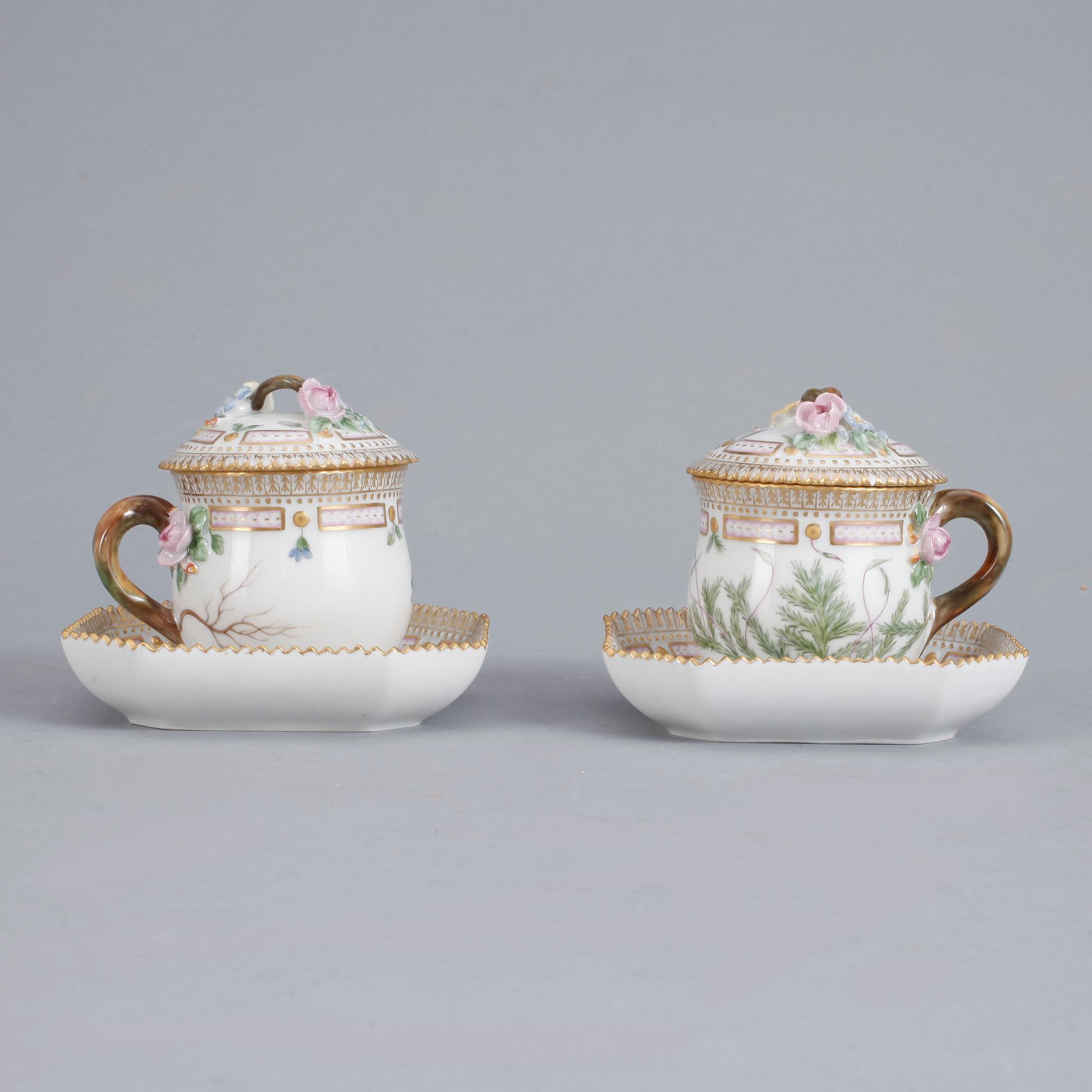 CREMEKOPPAR med FAT, porslin, 2 st, Flora Danica, Royal Copenhagen, Danmark.