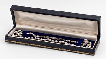 Pearl necklace, clasp with rose cut diamonds.