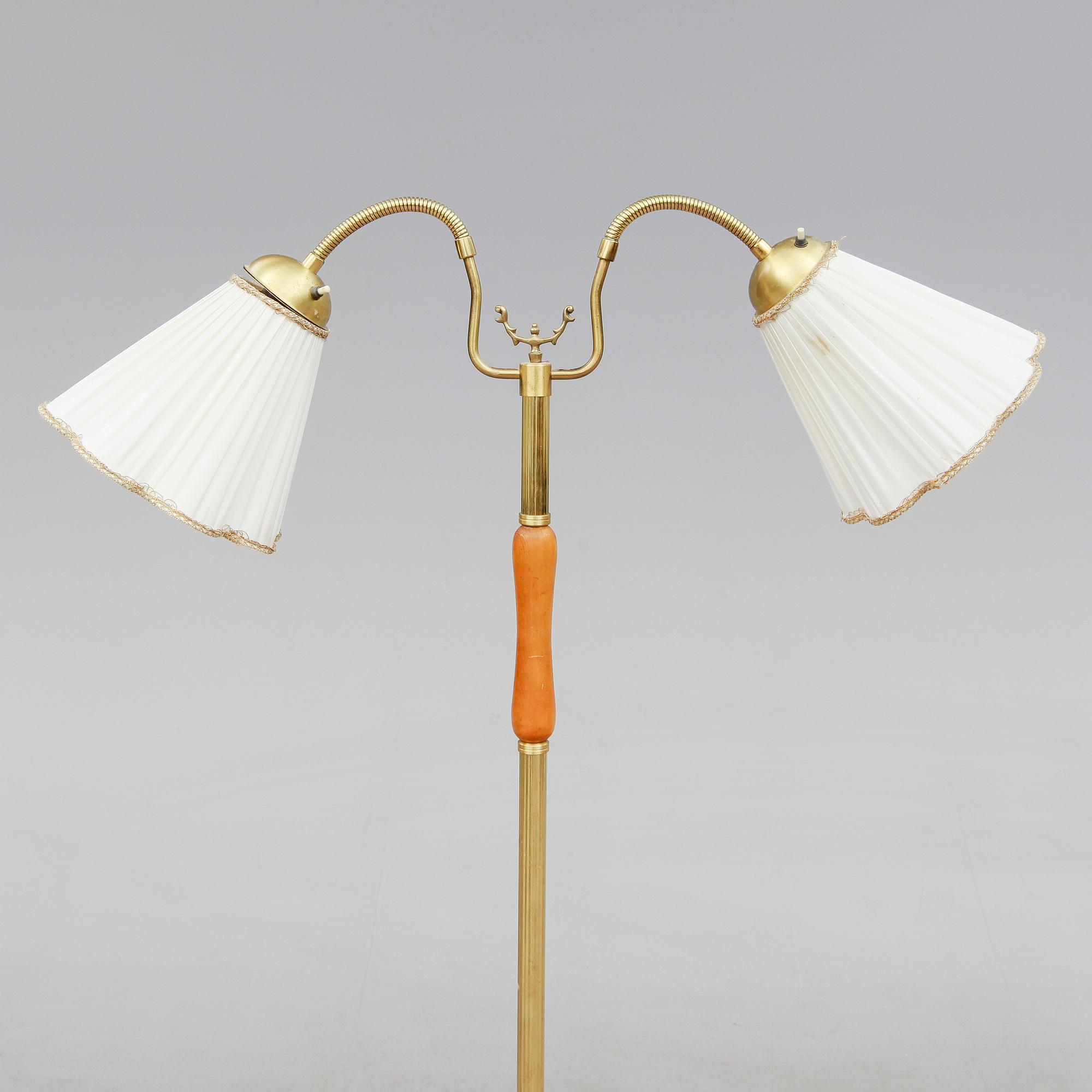 GOLVLAMPA, Pagos, 1900-talets mitt.