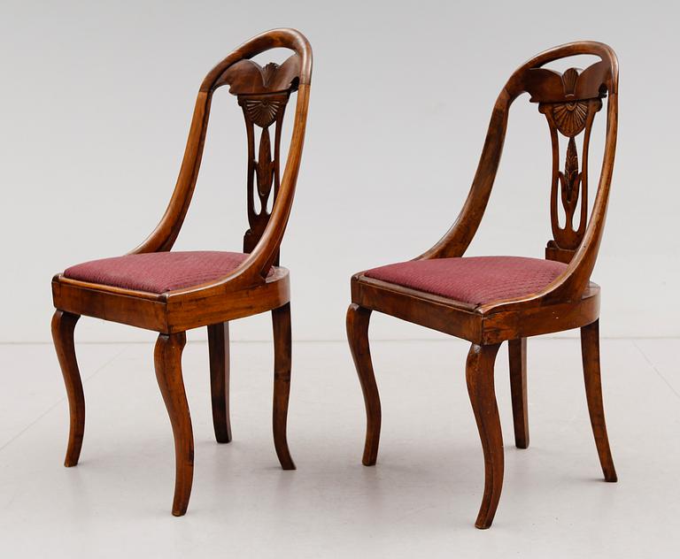 STOLAR, 2 st snarlika, England, 1800-talets andra hälft.