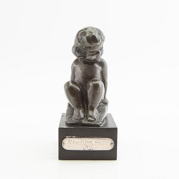 Carl-Einar Borgström, Sculpture of a seated girl.