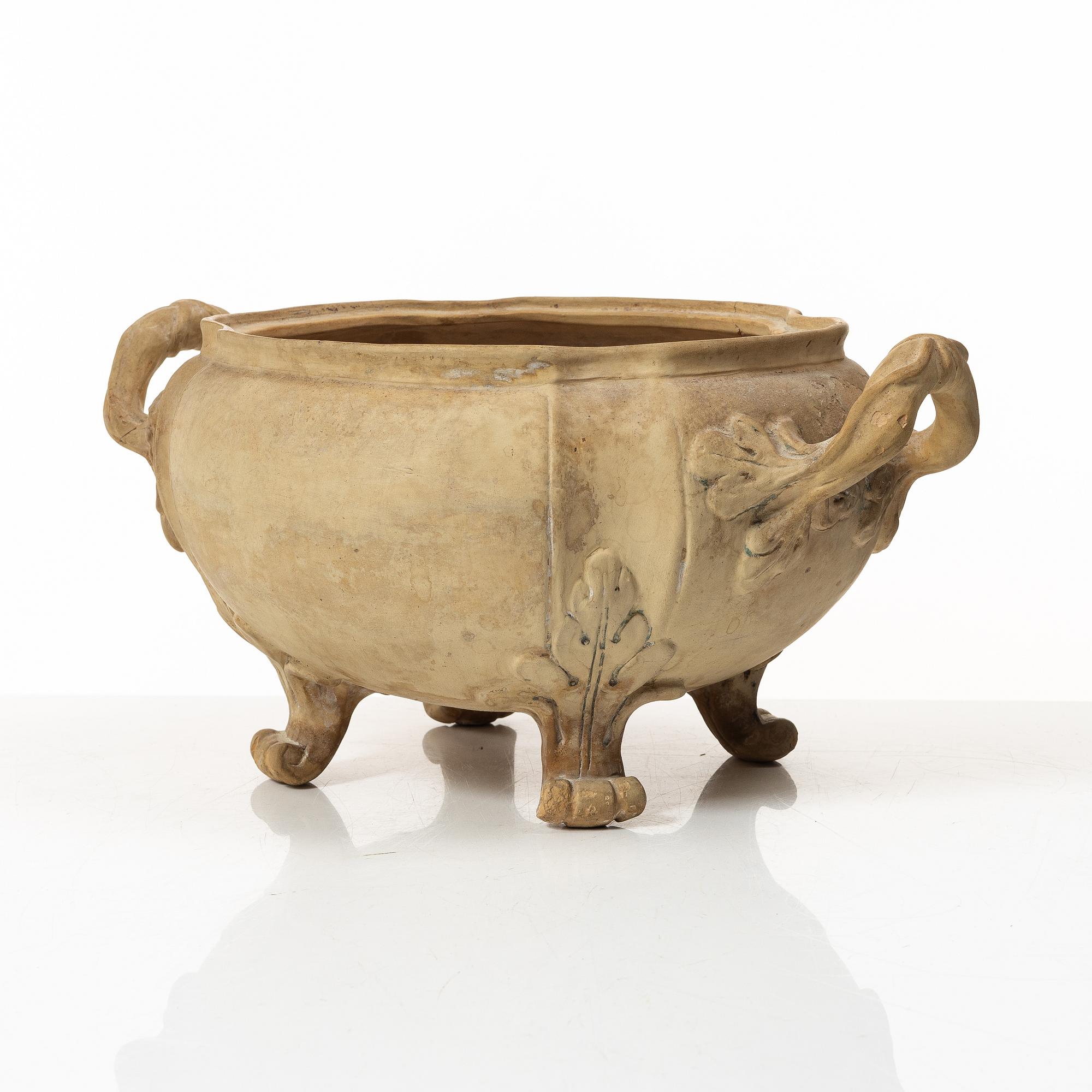 Terrin, oglaserat lergods, rokoko, 1700-tal.