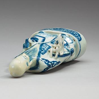 A blue and white figure of Shoulao, Ming dynasty (1368-1644).