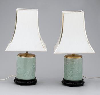 BORDSLAMPOR, ett par, porslin, Kina, 1900/2000.