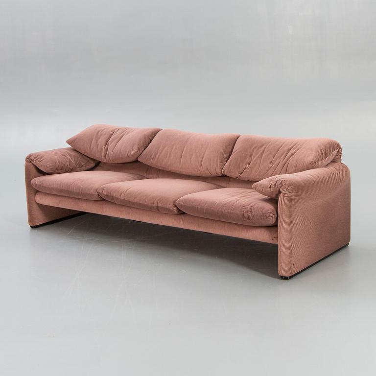 Vico Magistretti, sofa "Maralunga" for Cassina later part of the 20th century.