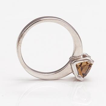 An 18K white gold ring with a ca. 2.03 ct cushion-cut diamond according to GIA certificate.