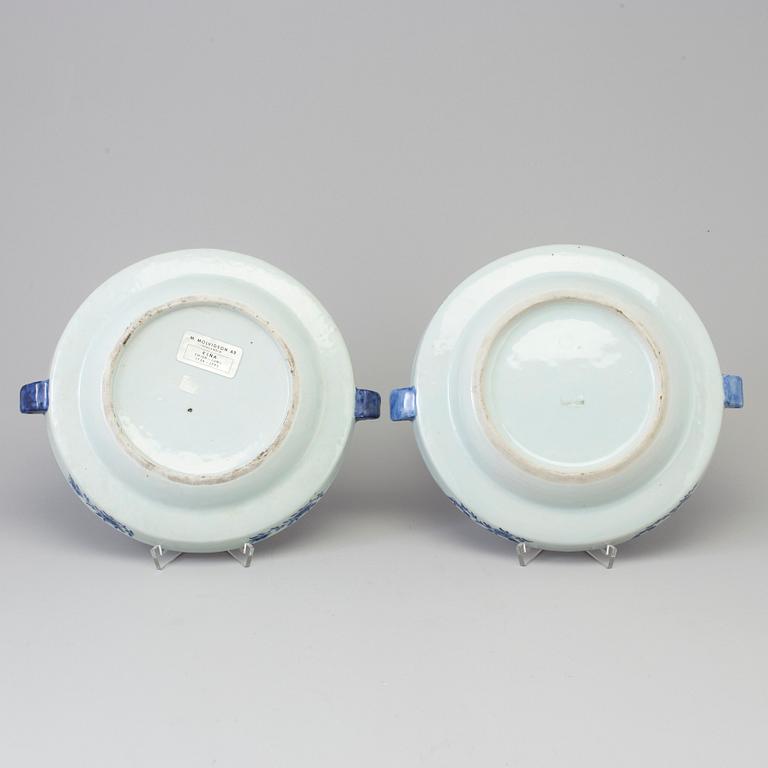 A pair of blue and white export porcelain hot warmer dishes, Qing dynasty, Qianlong (1736-95).