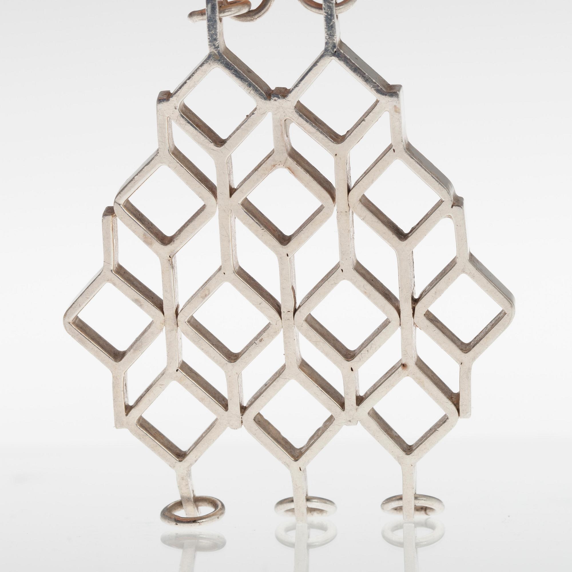 HÄNGE, silver, Kultateollisuus, Åbo 1967. Vikt ca 22,3 g.