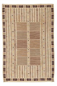 Barbro Nilsson, A CARPET, "Salerno grå" ("Kristianstad"), flat weave, ca 270 x 179,5 cm, signed AB MMF BN.