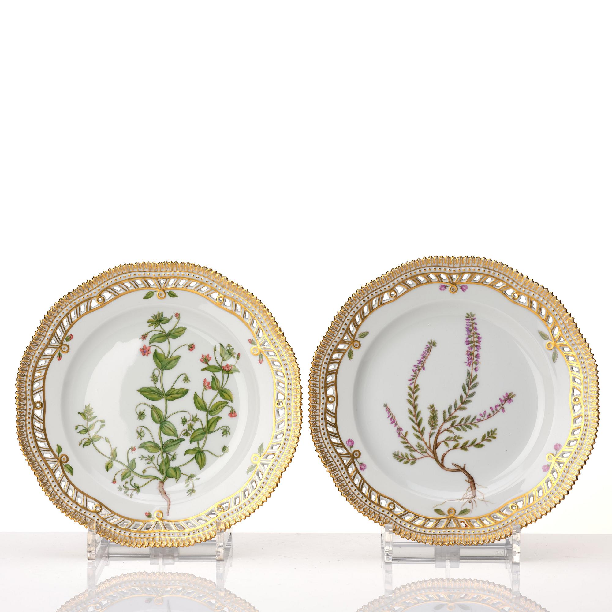 A set of eight Royal Copenhagen "Flora Danica" dessert dishes, Denmark, 20th Century.