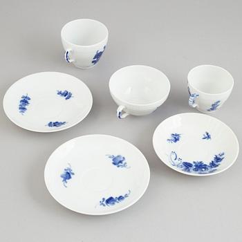 A 103 piece porcelain service, 'Blå blomst', Royal Copenhagen, Denmark.