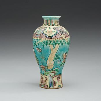 A Fahua jar, Ming dynasty (1368-1644).