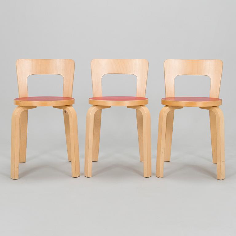 Alvar Aalto, A mid-20th century drop leaf table and three chairs for O.Y. Huonekalu-ja Rakennustyötehdas A.B.