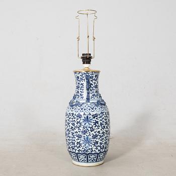 Table lamp China 20th century porcelain.