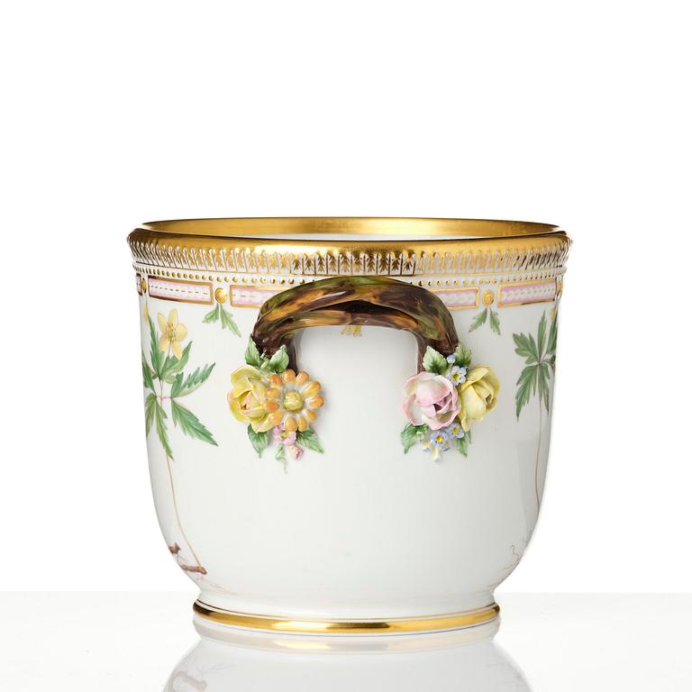 Ytterfoder/Vinkylare, porslin. 'Flora Danica', Royal Copenhagen, Danmark, 1900-tal.