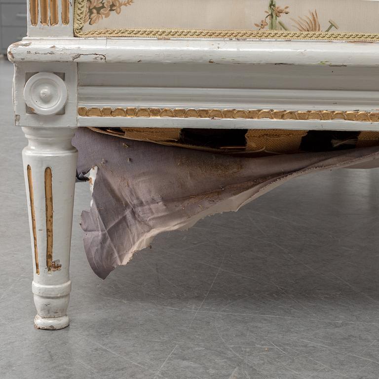 A Gustavians sofa from around the year 1800.