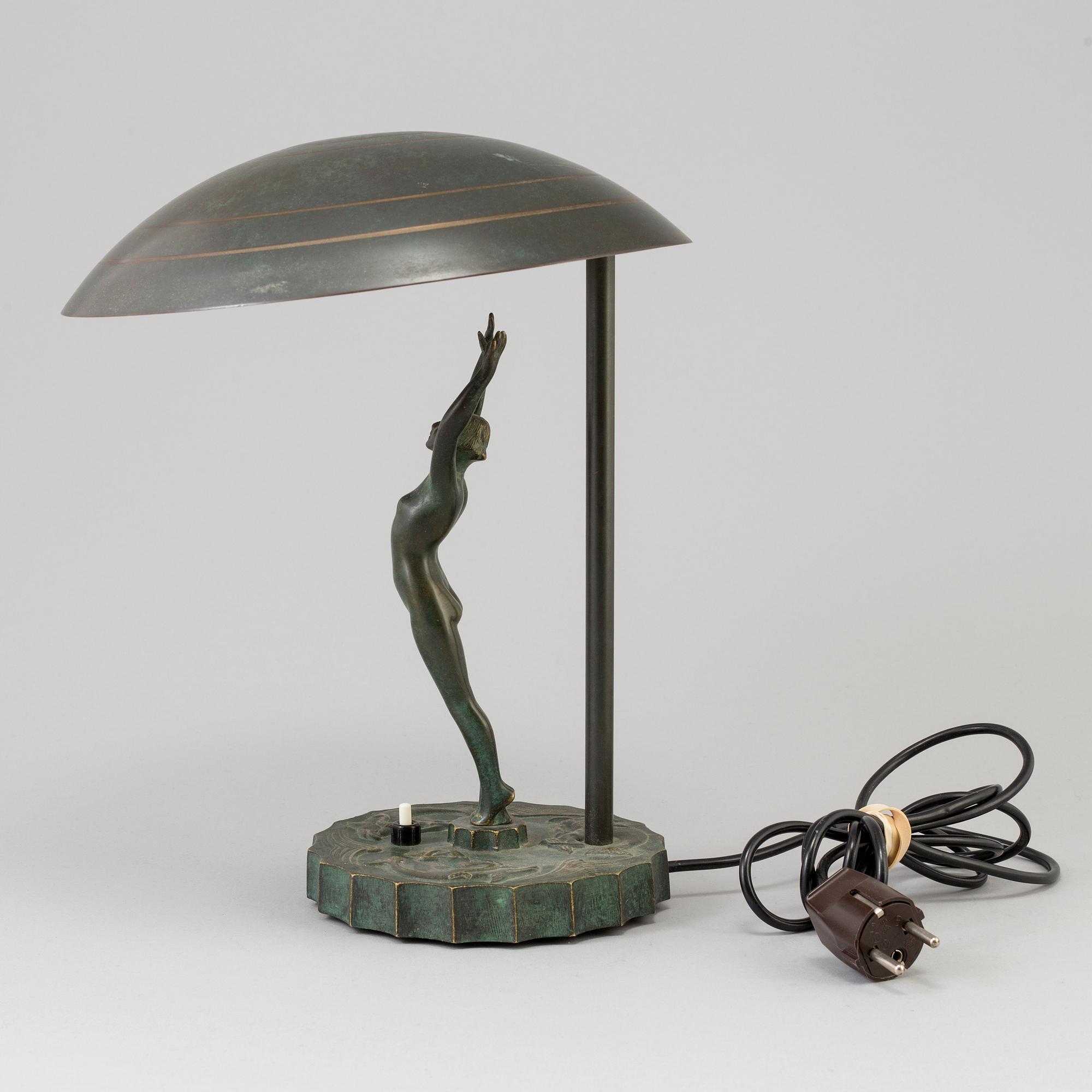 BORDSLAMPA, 1900-talets första hälft.