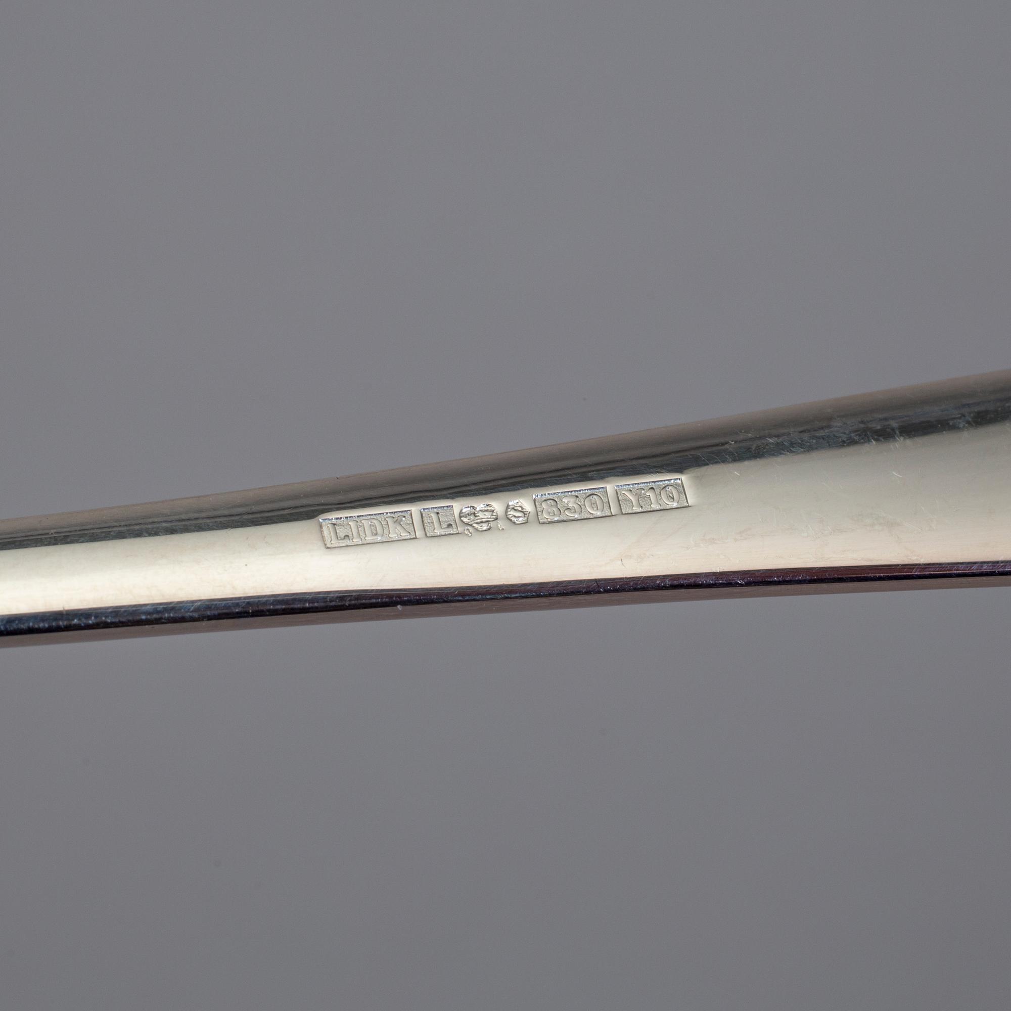 PARTI SILVERBESTICKDELAR, bland annat en soppslev GAB, Stockholm, 1907. Vikt ca 1175 g.