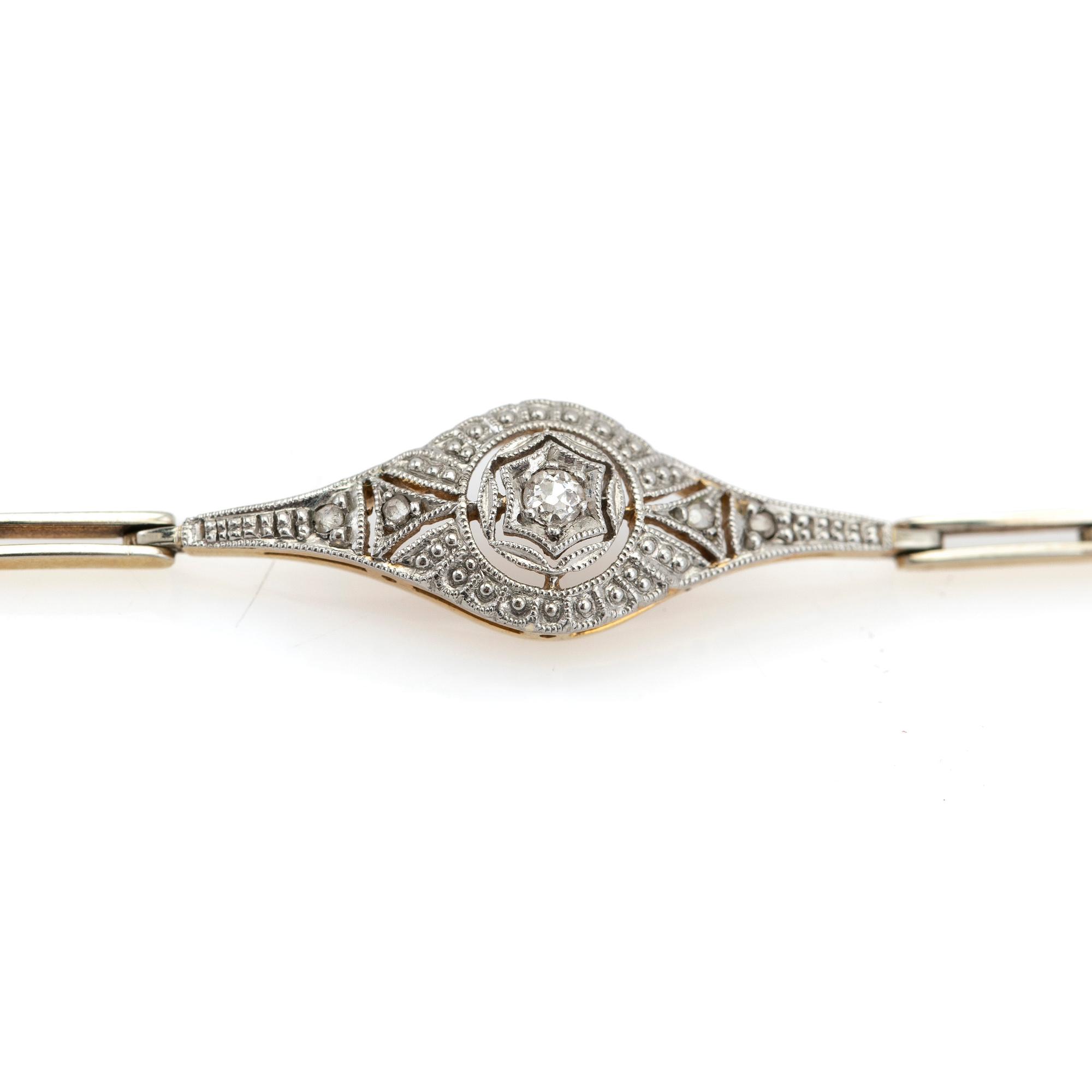 Bracelet, 18K gold with a centre piece set with diamonds.