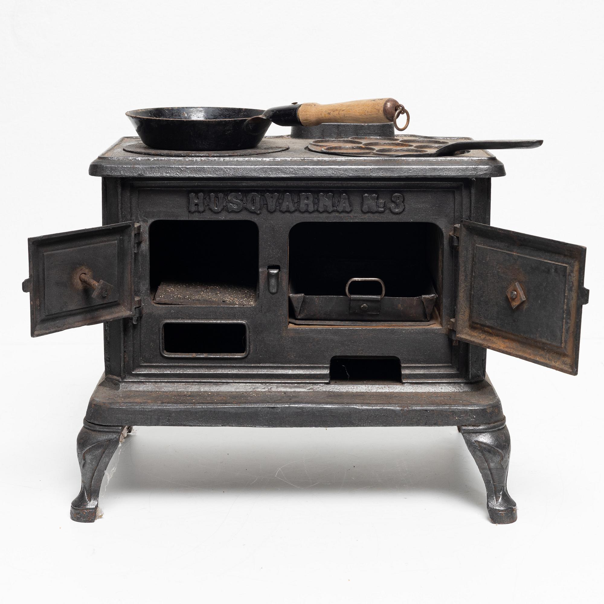 Toy stove, cast iron, Husqvarna No 3, 19th/20th century.