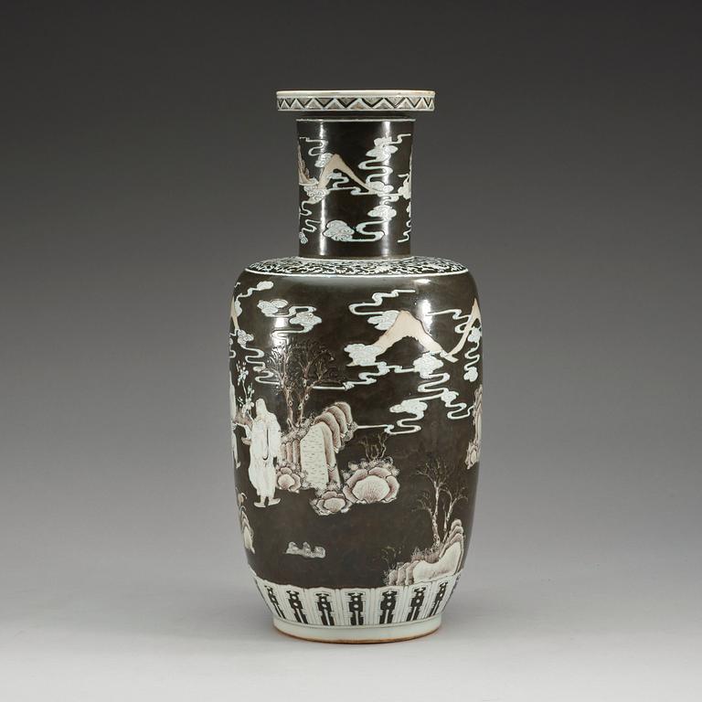 A black and white and enamel red jar, late Qing dynasty.