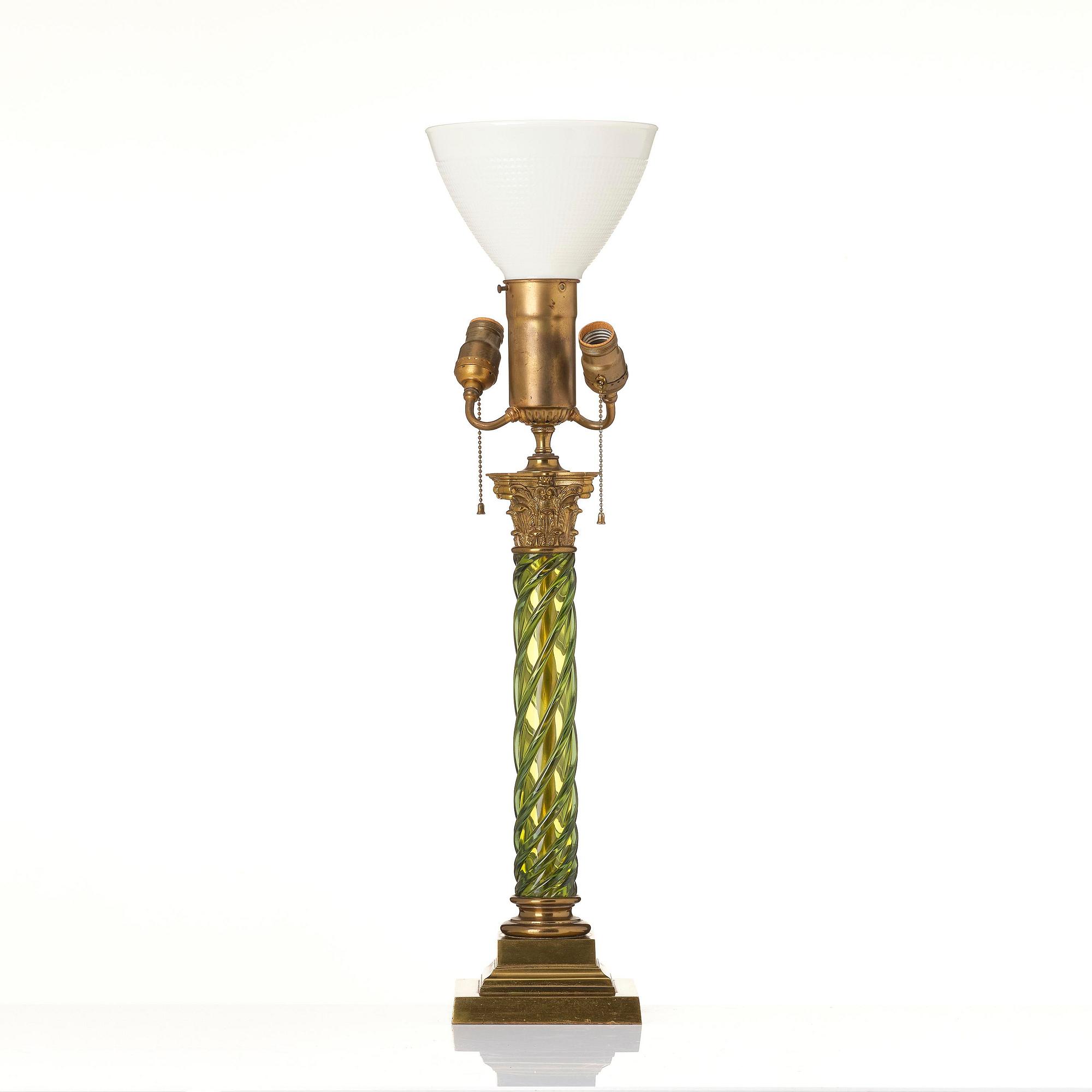 Bordslampa, omkring år 1900, Empirestil.