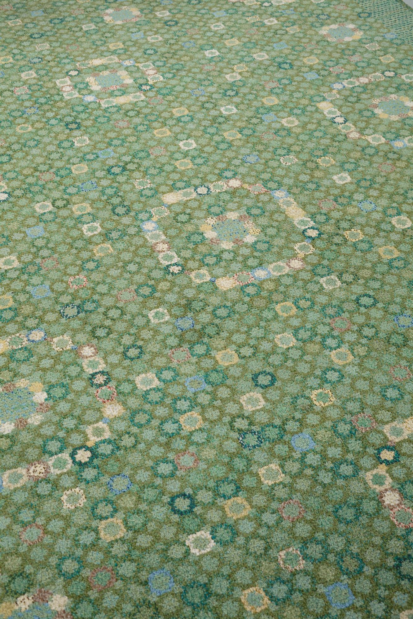 Barbro Nilsson, matto, "Bankrabatten grön", knotted pile, ca 502-504 x 202,5-207 cm, signed AB MMF BN.