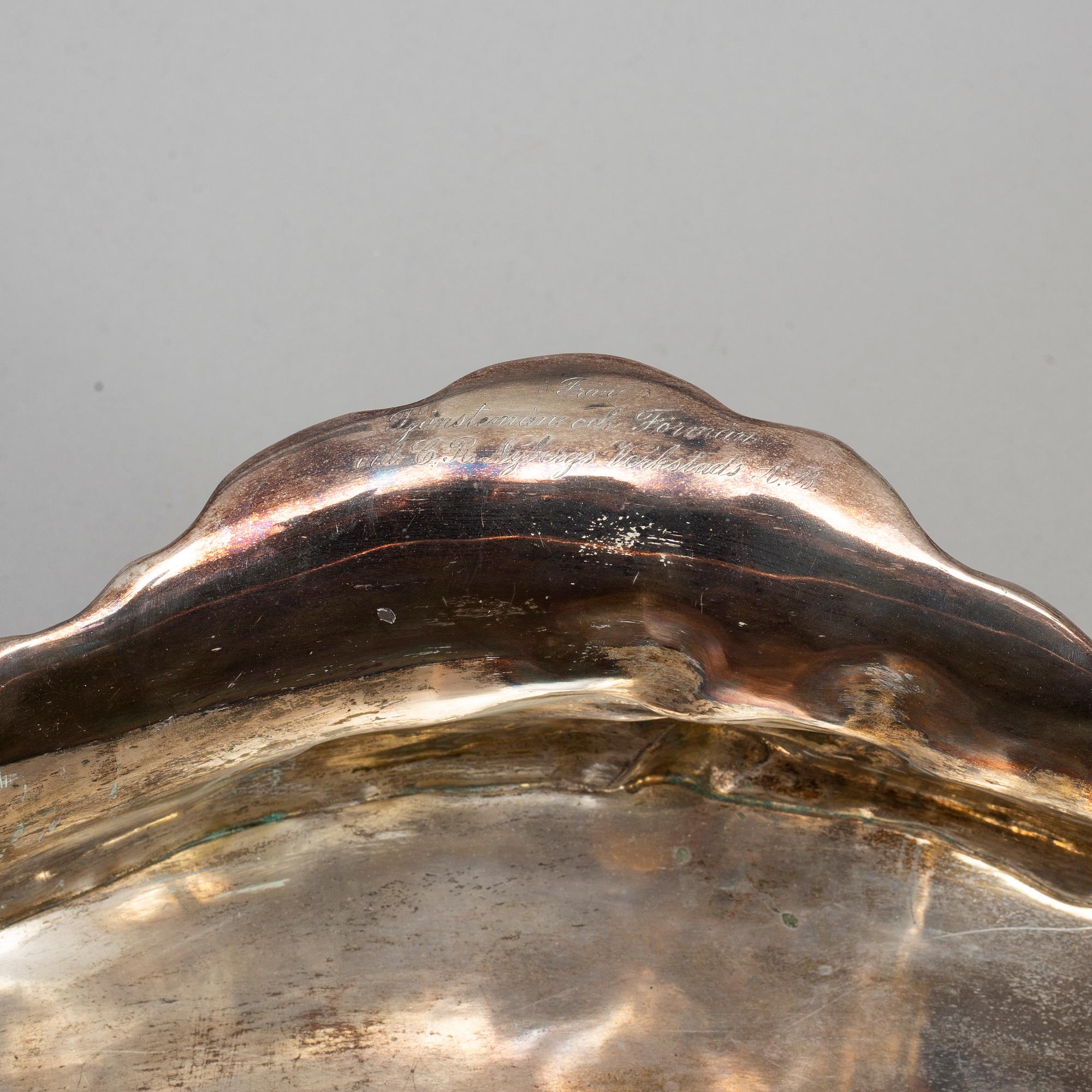 An early 20th century silverplate jardiniere.