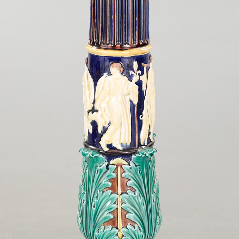 A majolica urn and a piedestal from Gustafsberg, around the year 1900.