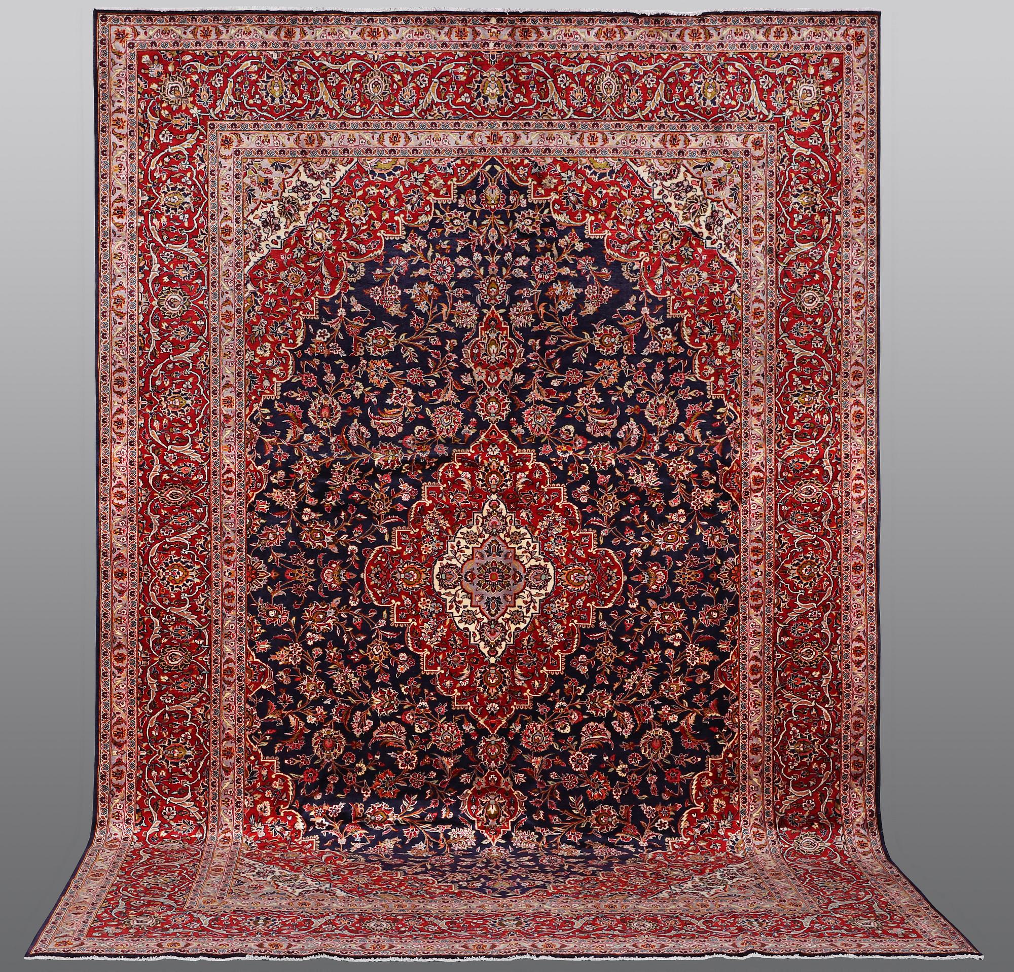 A carpet, Kashan, ca 420 x 292 cm.