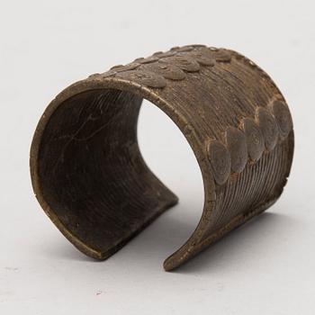 AN AFRICAN BANGLE, metal.