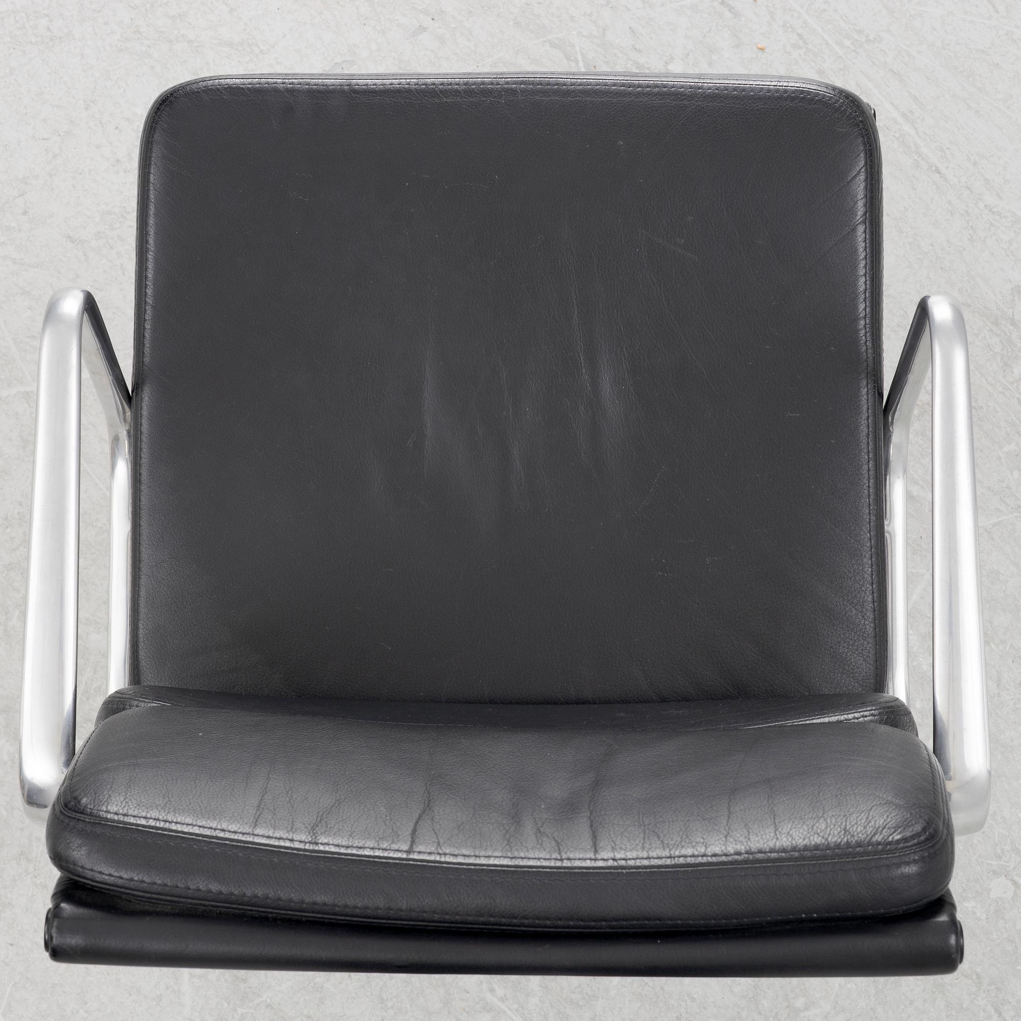 Charles & Ray Eames, "Soft Pad Chair EA 208", Vitra.