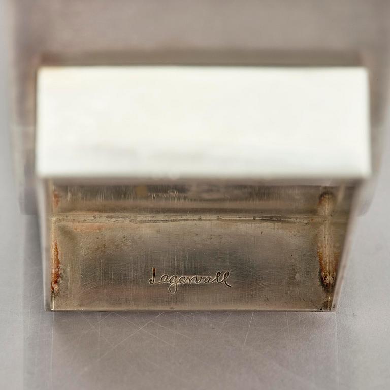 Inga Lagervall Ringbom, flaska med lock, sterling silver och nefrit, Stockholm 1978.