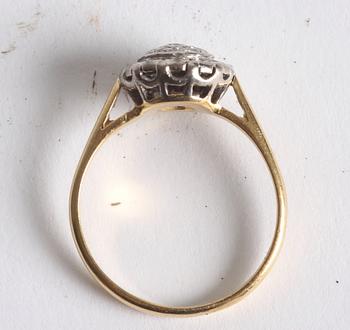 RING, 18 K guld med små briljanter, totalt c:a 0.39 ct.