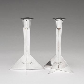 Hubert Hydman, a pair of sterling candlesticks, Stockholm 1988.