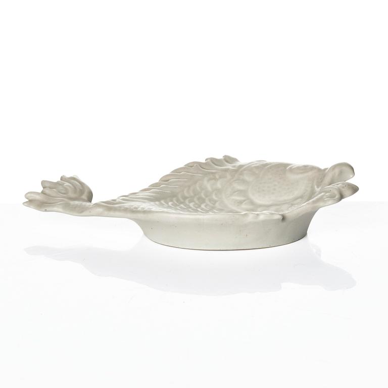 Wilhelm Kåge, 15 pieces of "Carrara" and "Gold Carrara" stoneware dishes, Gustavsberg, Sweden, 1930s/40s.