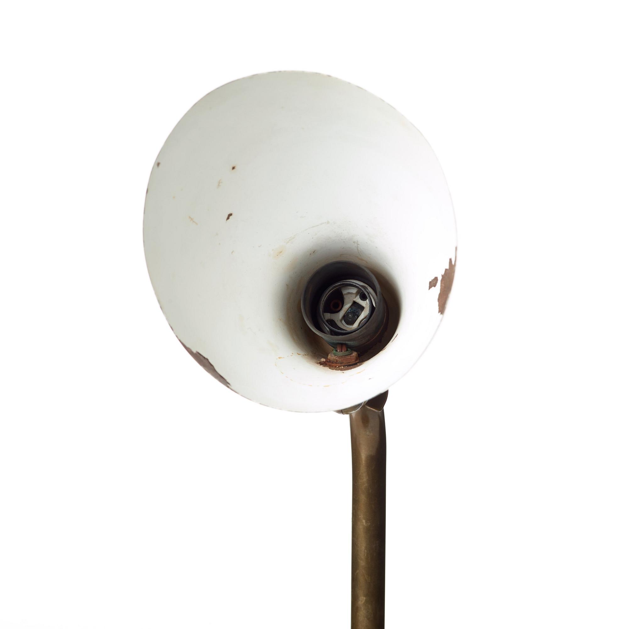 Vilhelm Lauritzen, bordslampa, Louis Poulsen, Danmark.