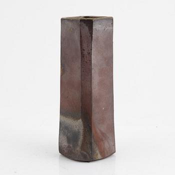 Isezaki Mitsuru (1932-2011), a Bizen ware vase, Japan, signed.