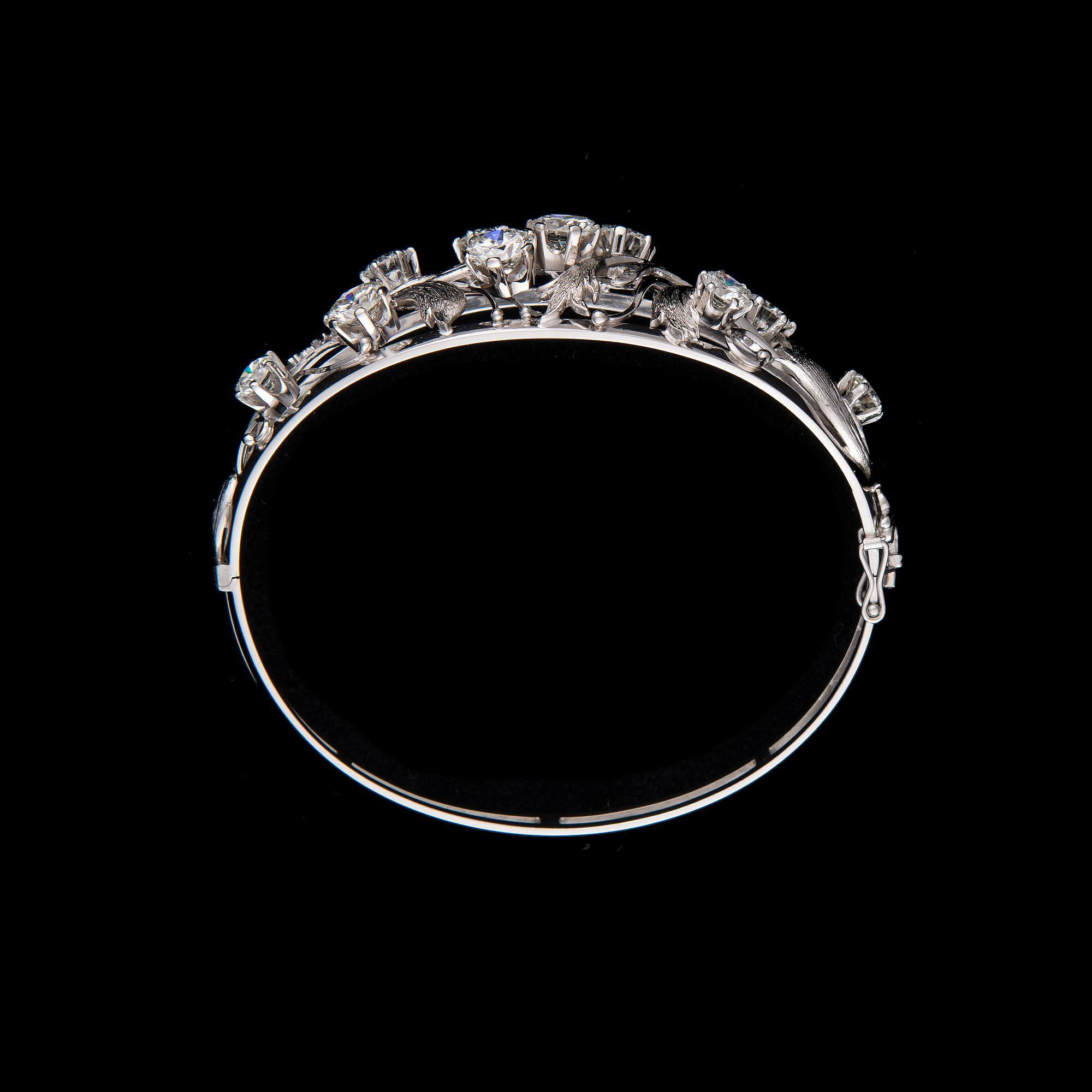 ARMBAND, 18K vitguld, briljantslipade diamanter. Kalevi Piirainen, Helsingfors 1974. Vikt 24,4 g.