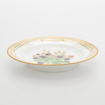 Royal Copenhagen, Dish / plate, porcelain, "Flora Danica", 1936.