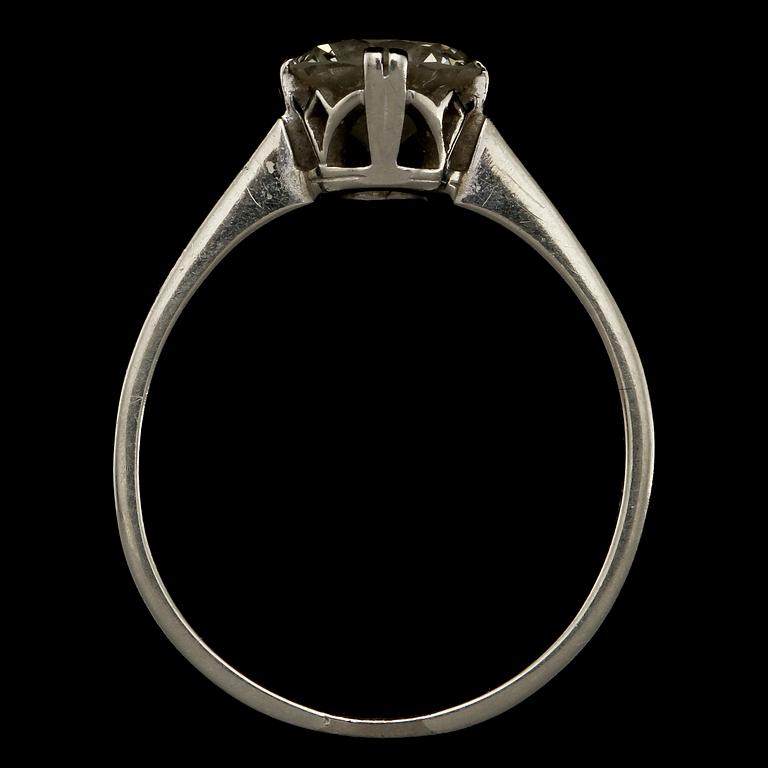 RING, 18k vitguld med äldre briljantslipad diamant, 1.33 ct, 1946. Vikt 2 g.