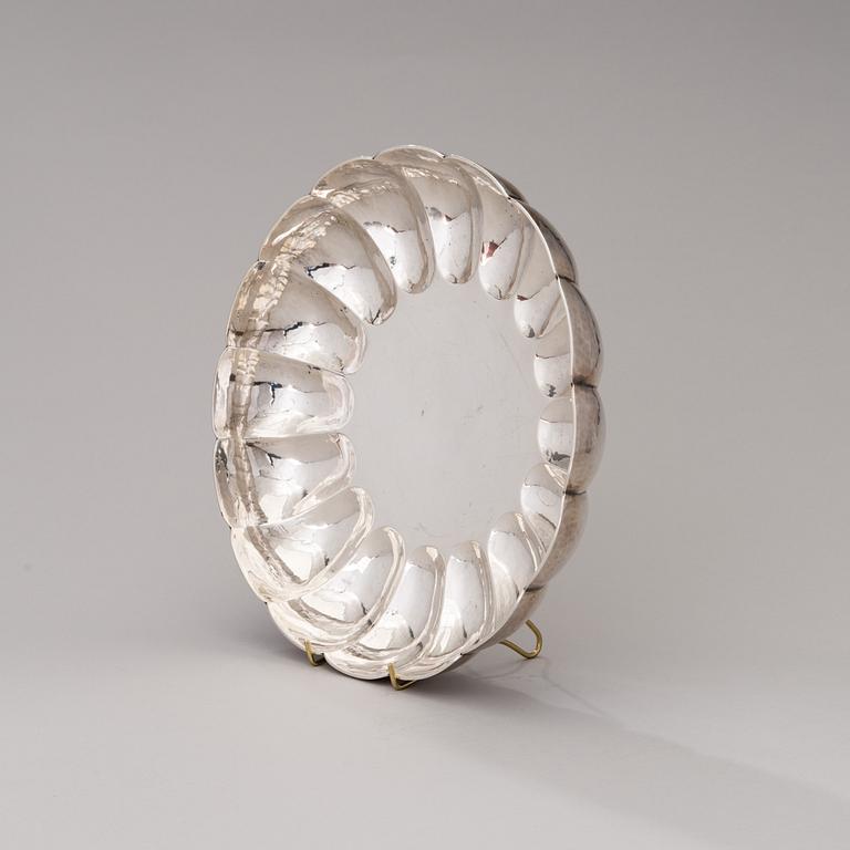 20th Century English Silver Bowl / Dish, marks of Richard Comyns, London 1929.