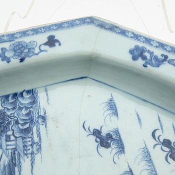 Roasting dish, porcelain, Qianlong (1736-95), China,