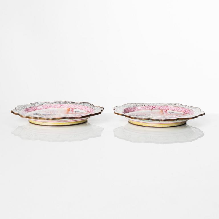 A pair of Chinese enamel on copper coasters, Qing dynasty, 18th Century.