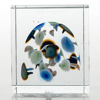 OIVA TOIKKA, An annual glass cube, signed Oiva Toikka Nuutajärvi 2005 and numbered 374/2000.